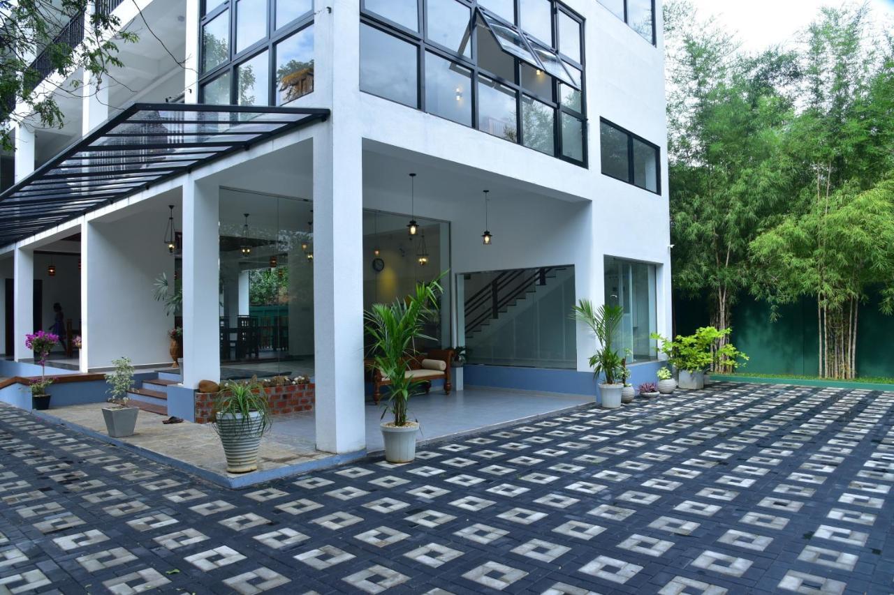 Hotel Eden Grand à Dambulla Extérieur photo