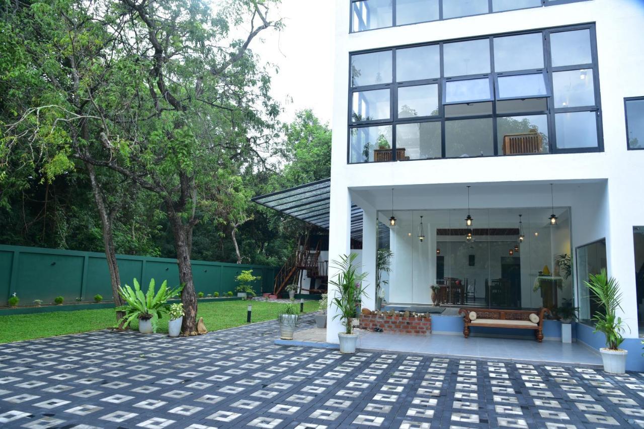 Hotel Eden Grand à Dambulla Extérieur photo