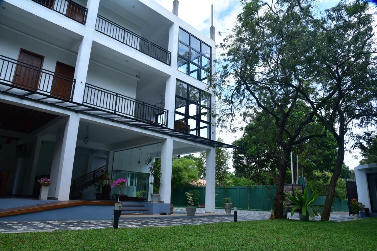 Hotel Eden Grand à Dambulla Extérieur photo