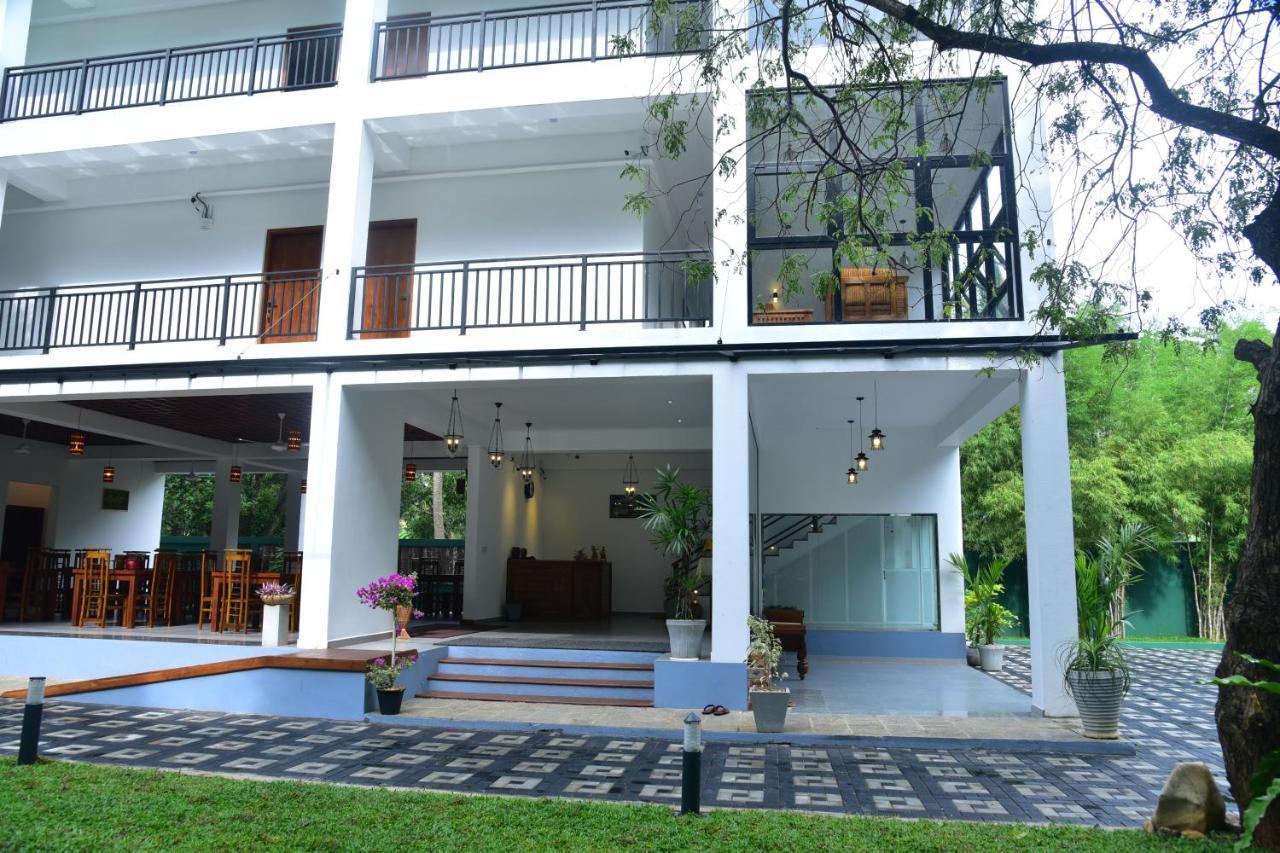 Hotel Eden Grand à Dambulla Extérieur photo