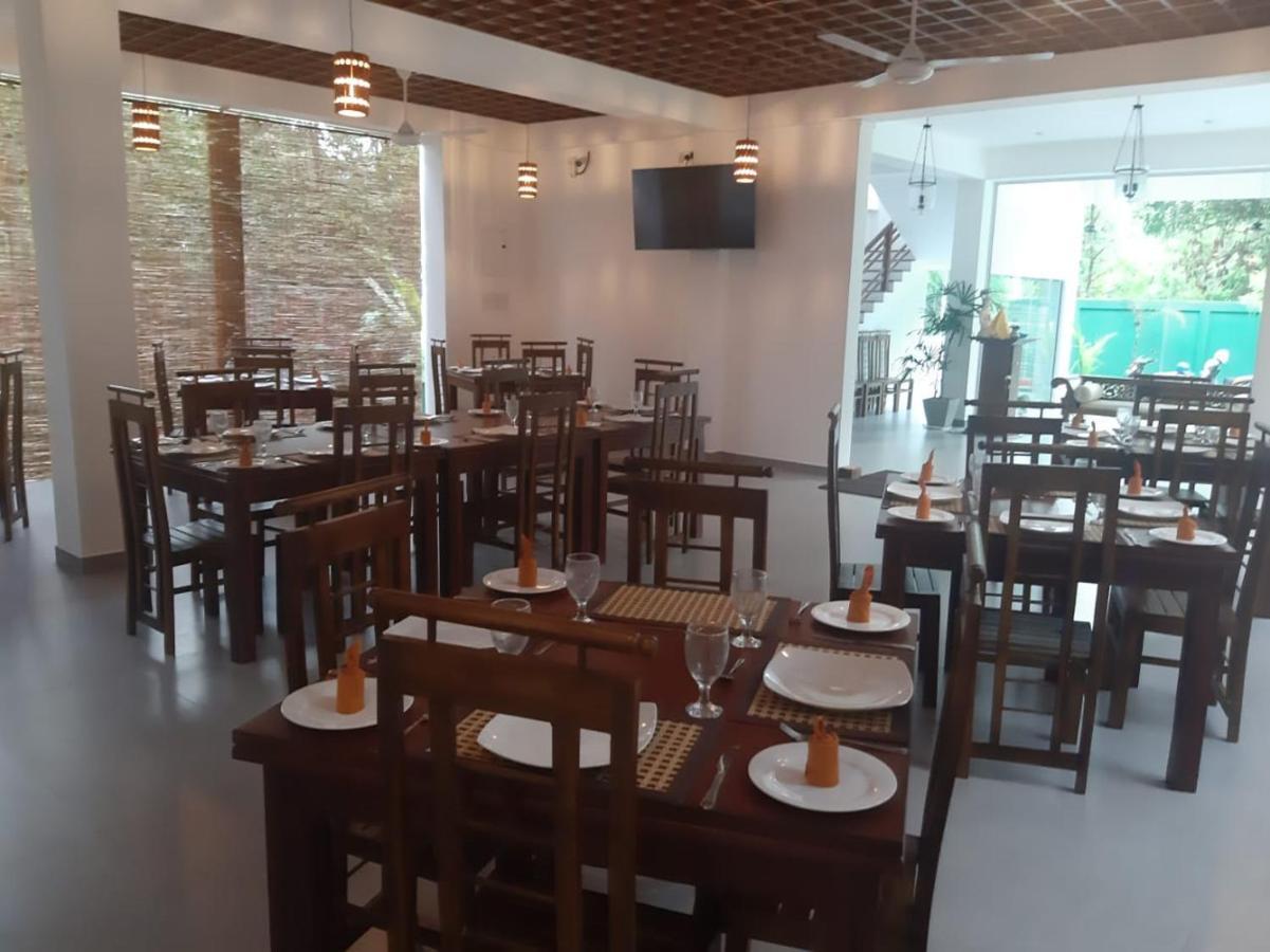 Hotel Eden Grand à Dambulla Extérieur photo