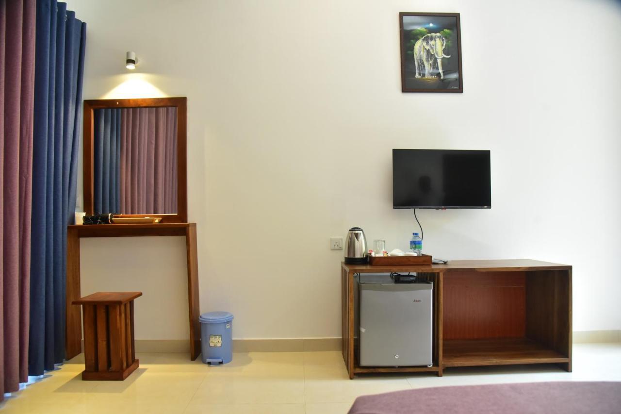 Hotel Eden Grand à Dambulla Extérieur photo
