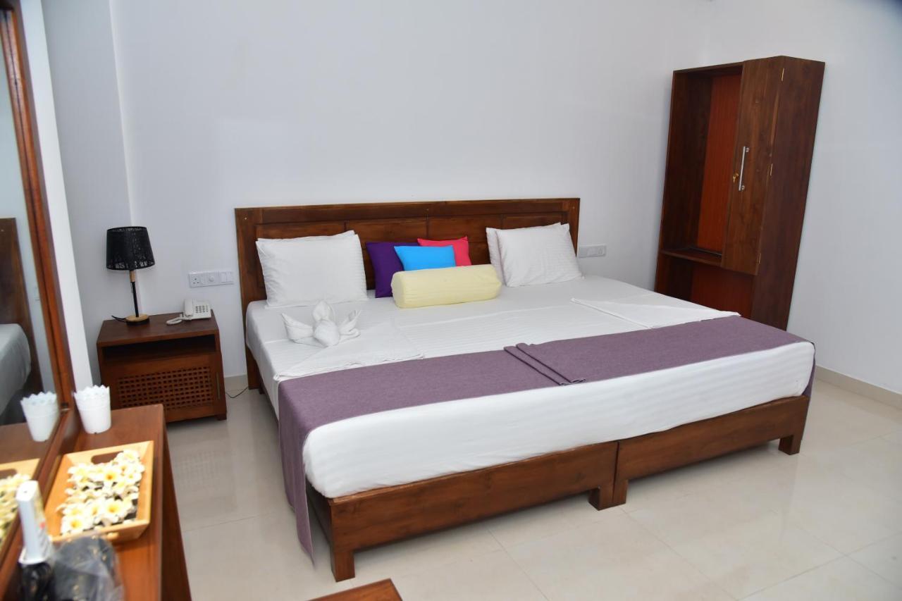Hotel Eden Grand à Dambulla Extérieur photo