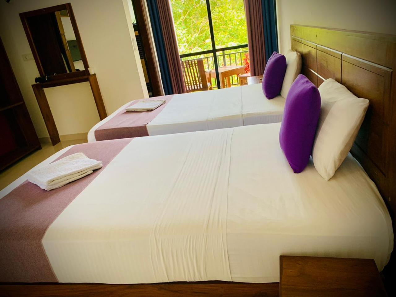 Hotel Eden Grand à Dambulla Extérieur photo