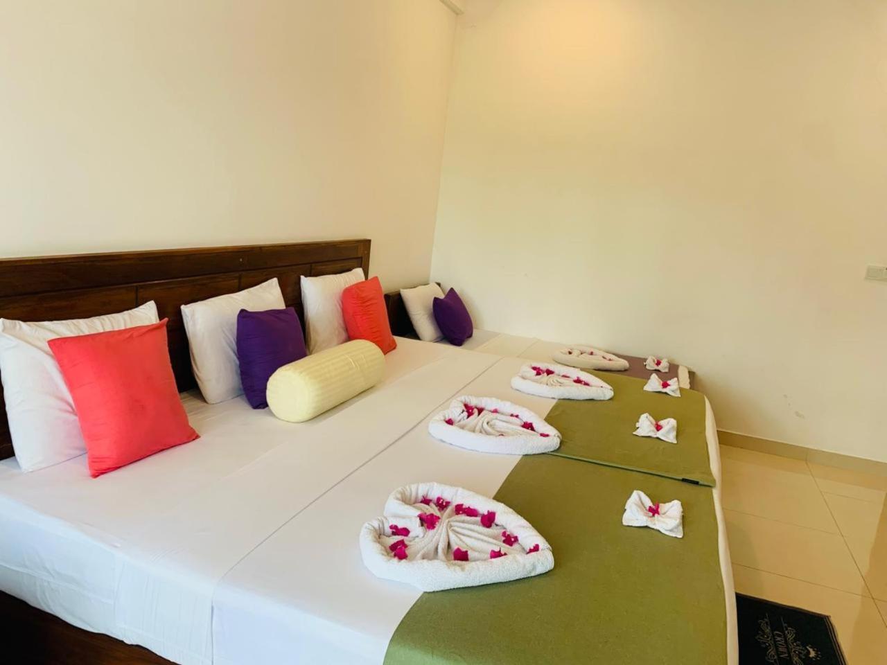 Hotel Eden Grand à Dambulla Extérieur photo