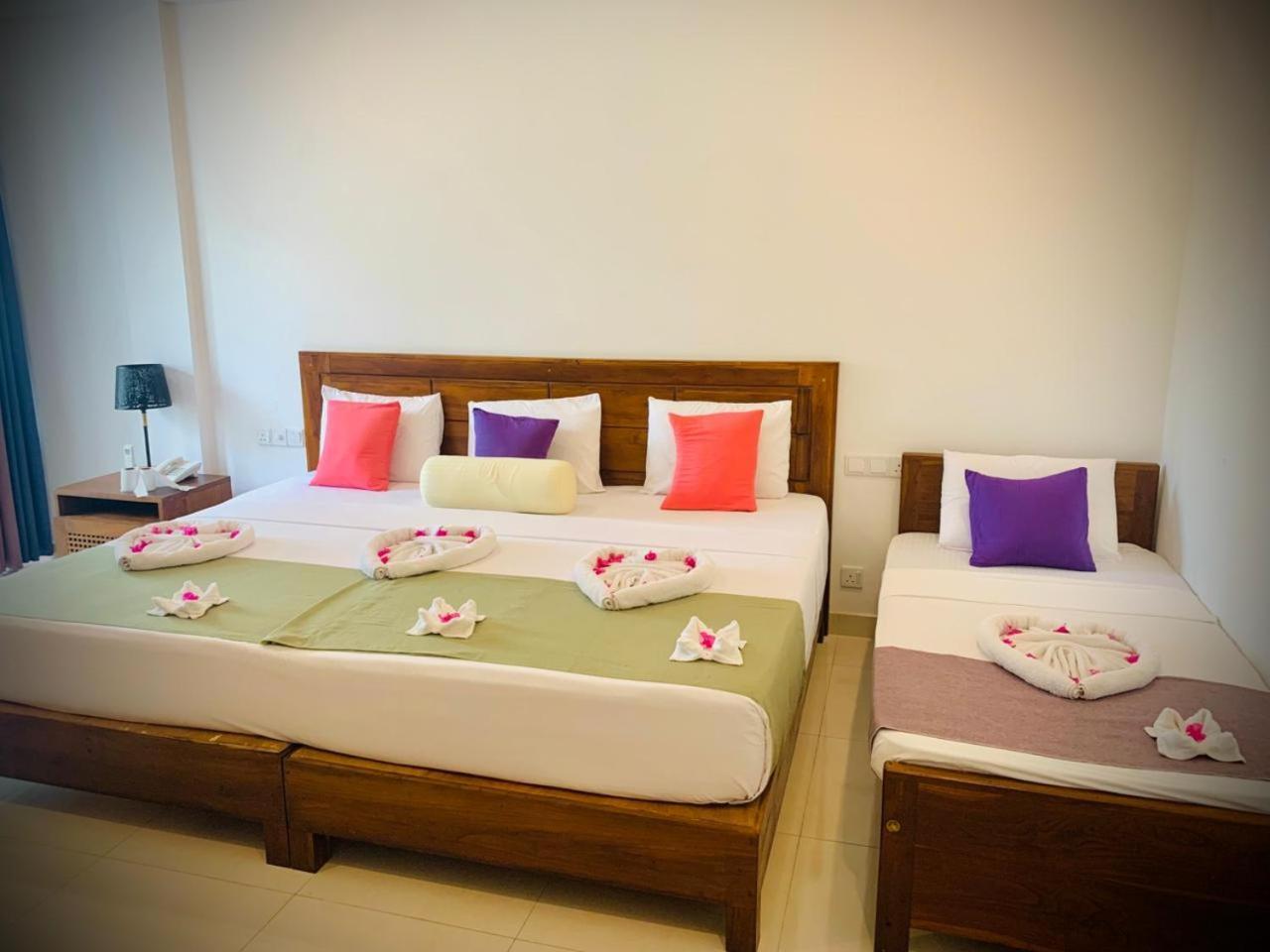 Hotel Eden Grand à Dambulla Extérieur photo